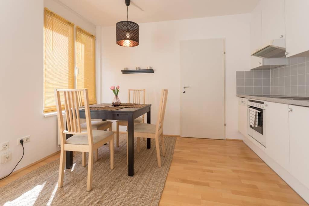 Bright Apartment In Hip & High Quality Neighborhood เวียนนา ภายนอก รูปภาพ