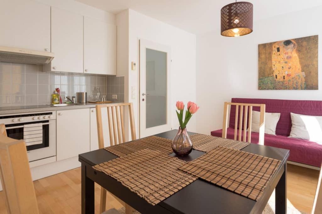 Bright Apartment In Hip & High Quality Neighborhood เวียนนา ภายนอก รูปภาพ