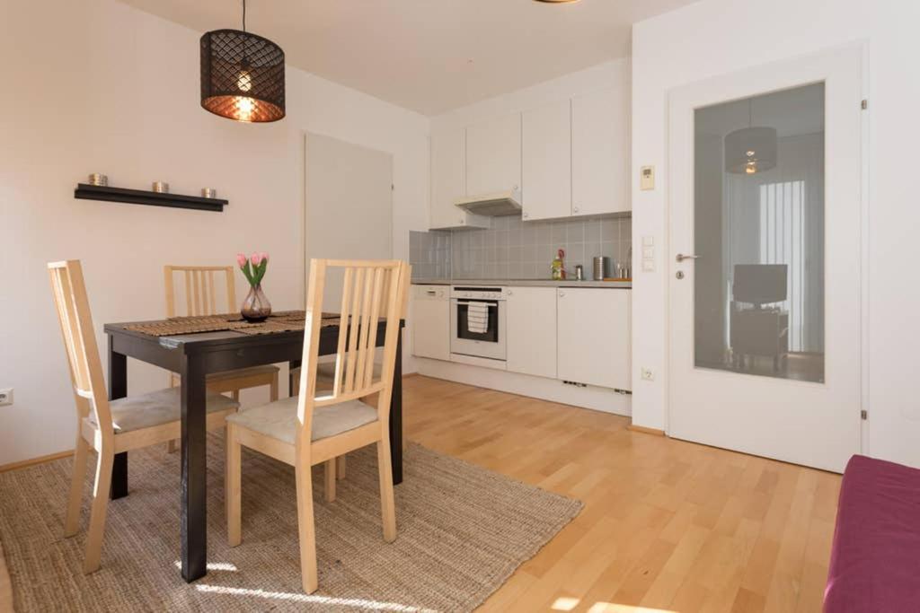 Bright Apartment In Hip & High Quality Neighborhood เวียนนา ภายนอก รูปภาพ